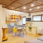 Stella Alpina House 公寓 库马约尔